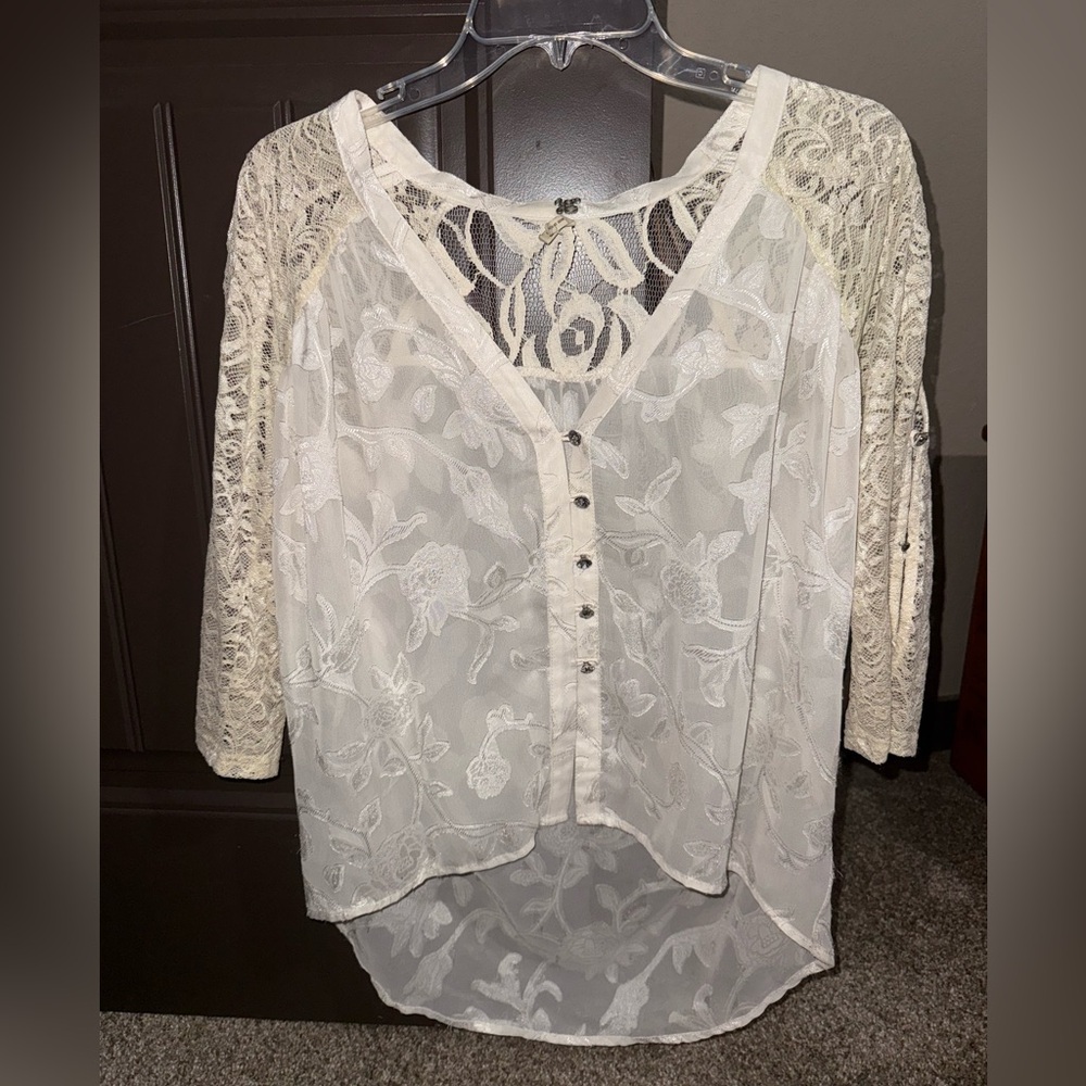BKE Cream Lace Top with Leaf Design